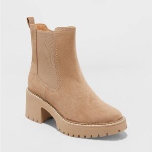 Universal Thread Tan Heeled Boots
